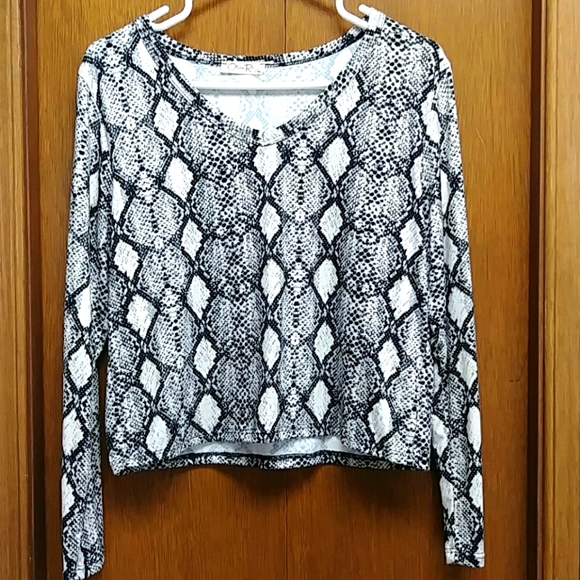 Snake skin print 3/4 sleeve top - Picture 1 of 4